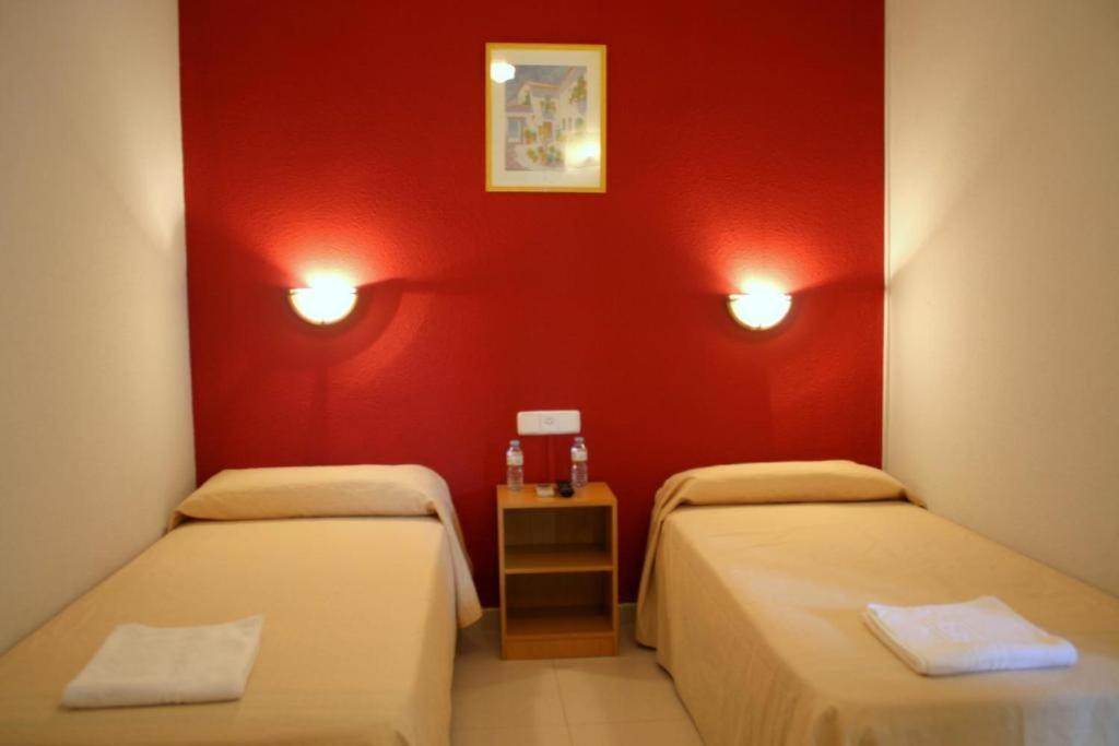 Hotel Sant Jordi Segur de Calafell Buitenkant foto