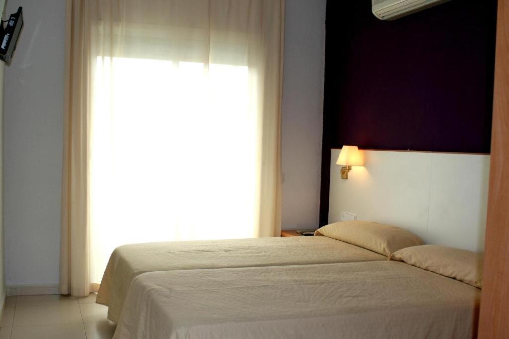 Hotel Sant Jordi Segur de Calafell Buitenkant foto