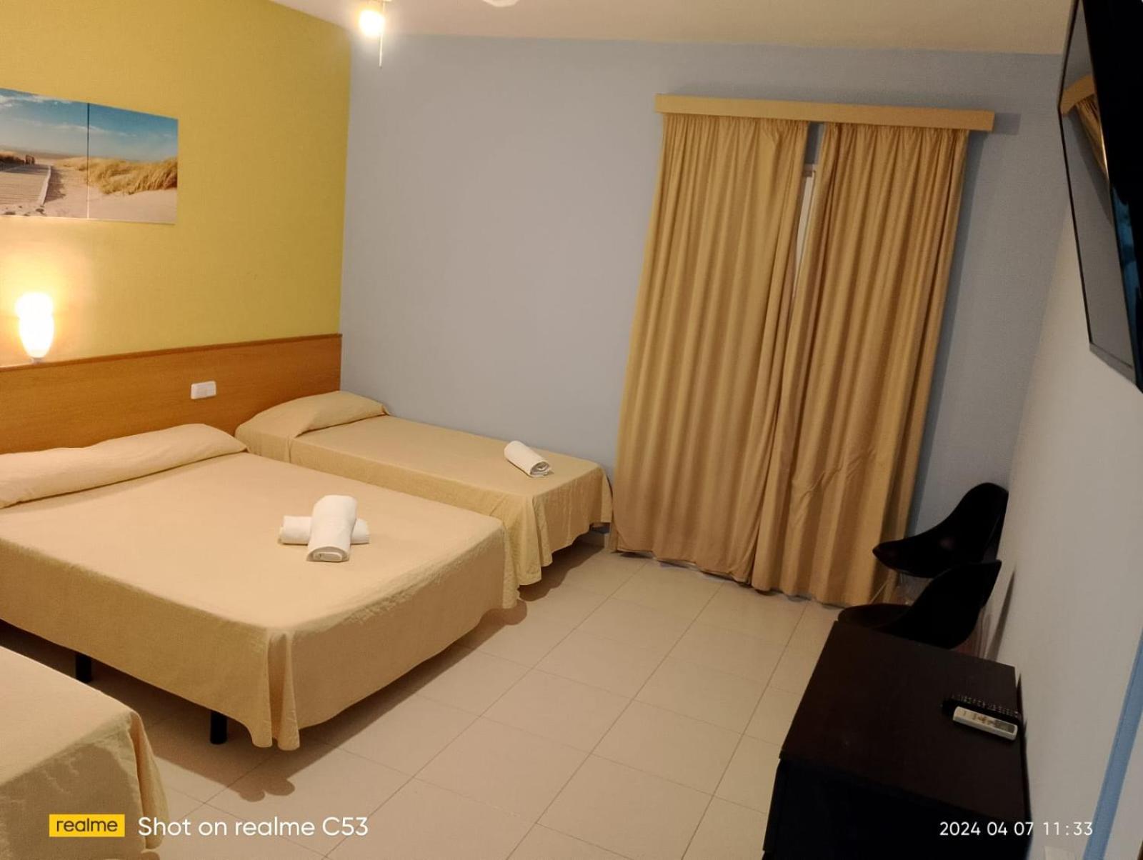 Hotel Sant Jordi Segur de Calafell Buitenkant foto