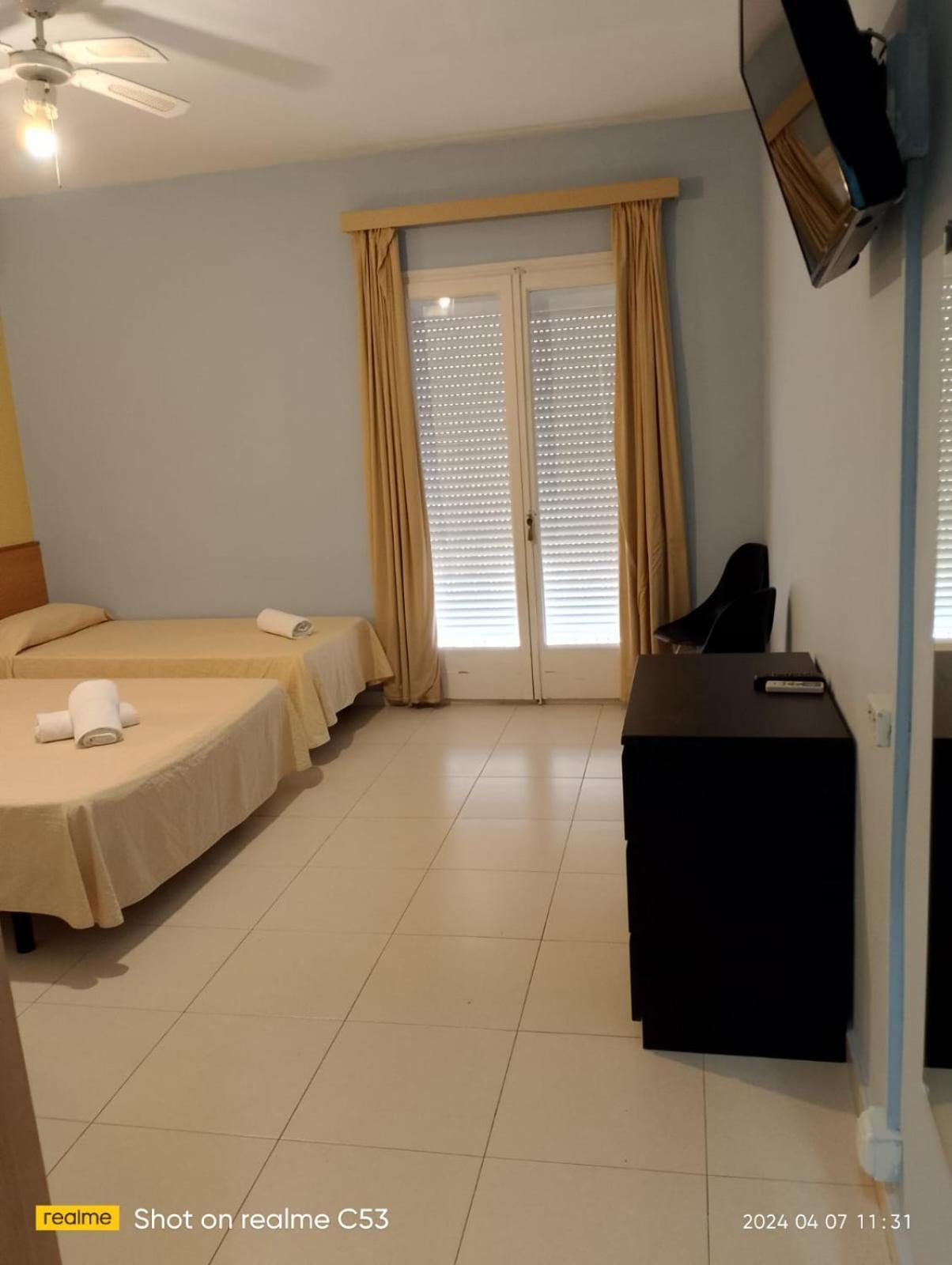 Hotel Sant Jordi Segur de Calafell Buitenkant foto