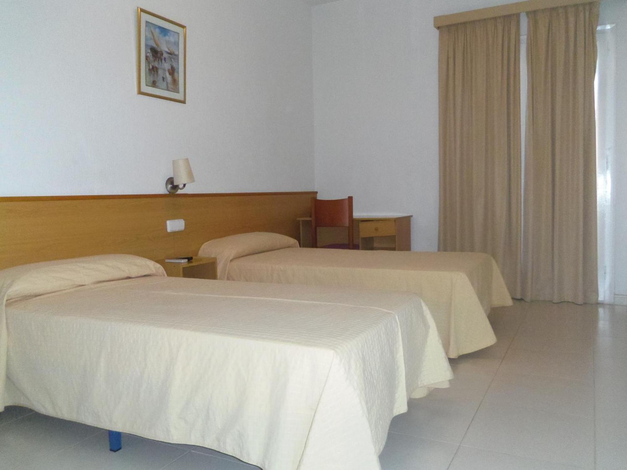 Hotel Sant Jordi Segur de Calafell Buitenkant foto