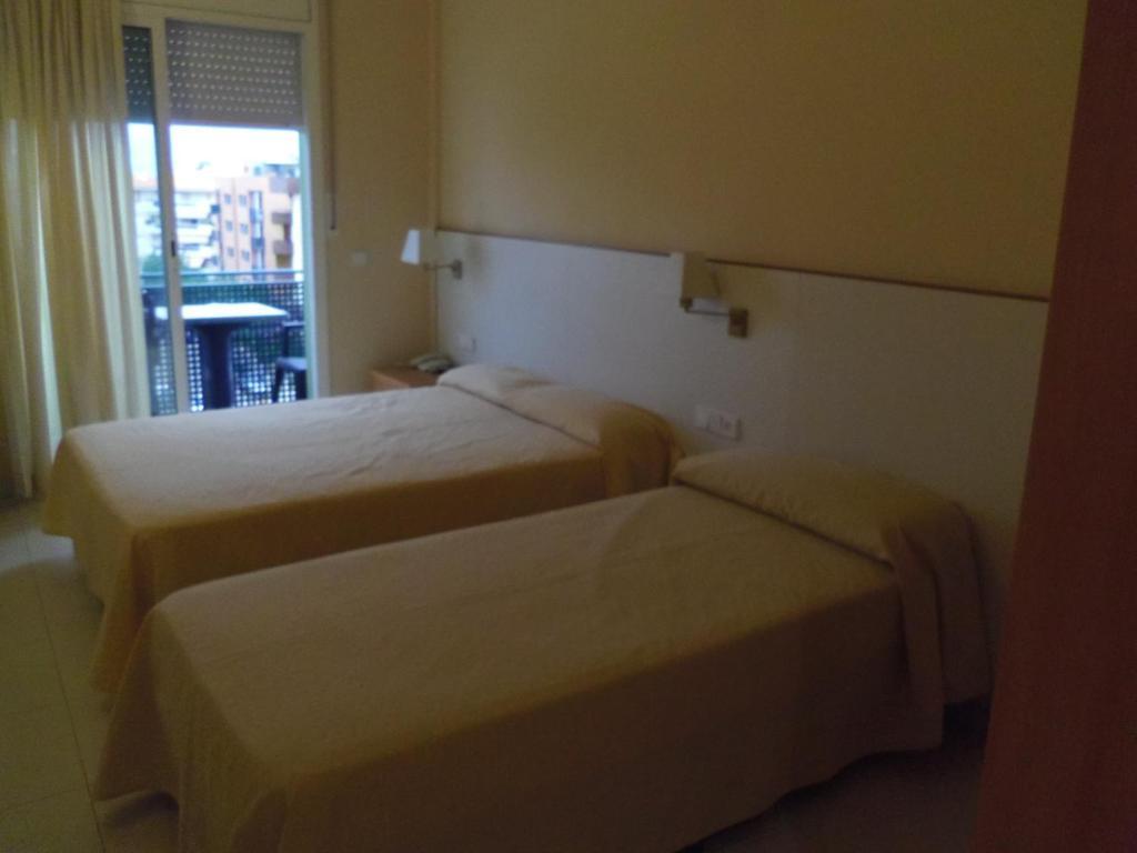 Hotel Sant Jordi Segur de Calafell Buitenkant foto