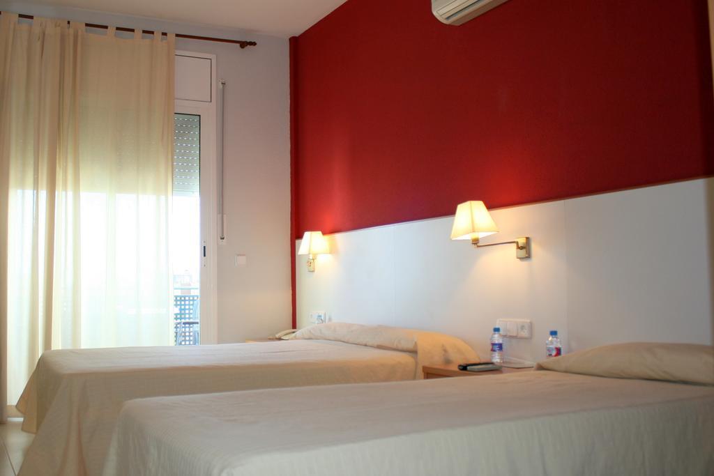 Hotel Sant Jordi Segur de Calafell Buitenkant foto